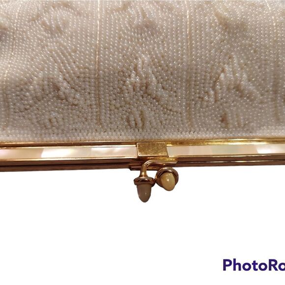 Vintage beaded Mother of Pearl evening purse - Picture 3 of 8
